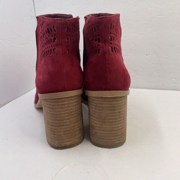 VINCE Camuto Booties Tereena Perforated Burgundy Suede Peep-Toe Women's 9 M - Picture 6 of 9